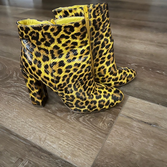 Ankle boot - Picture 2 of 3